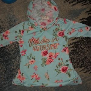 Awesome Sweatshirt never worn!!